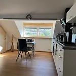 Helle 2 Zimmer Dg Wohnung
